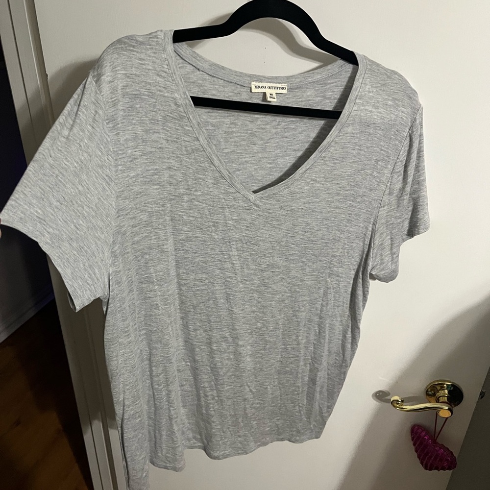 🖤 Zenana Outfitters Gray V-Neck Women's Top